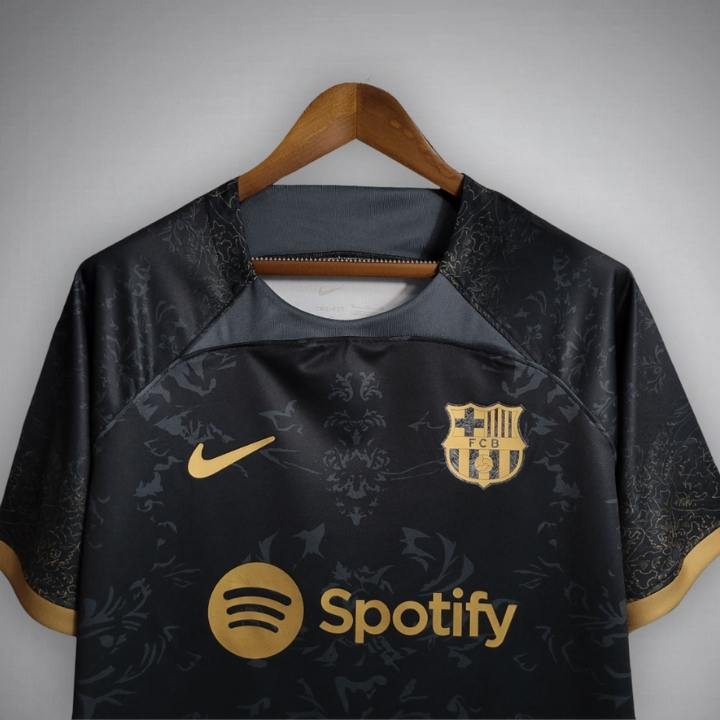 FC Barcelona "Golden Knight" Premium Kit